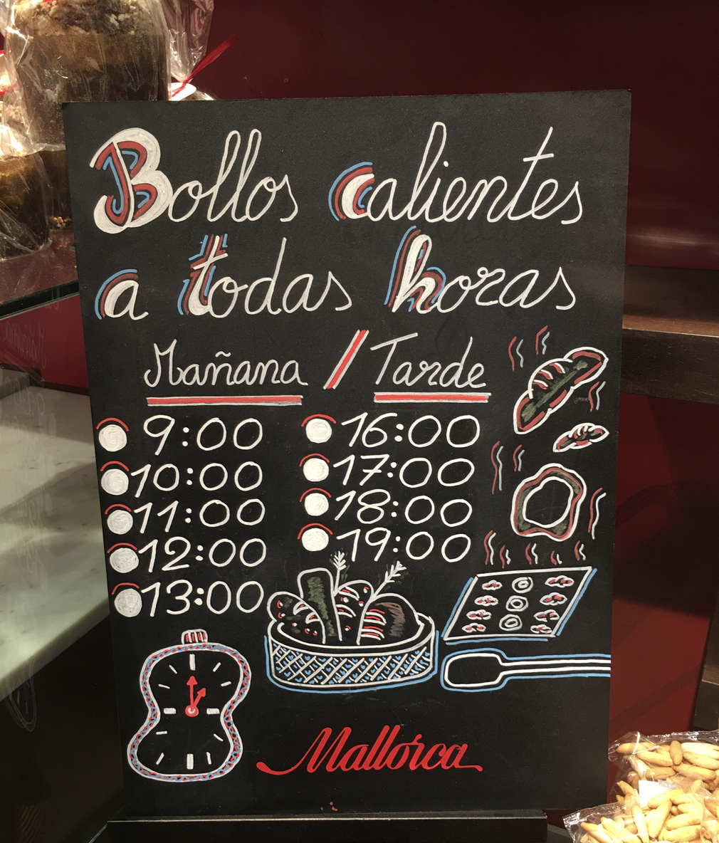 Bollos calientes a todas horas en Pastelería Mallorca